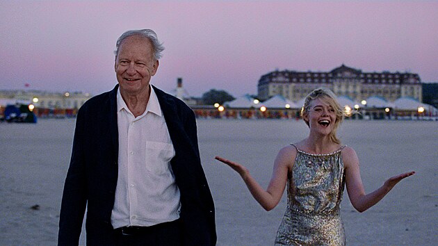 Stellan Skarsgård a Elle Fanningov� ve filmu Citov� hodnota