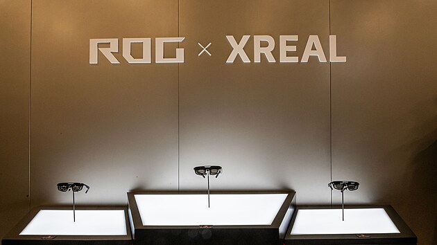 V oblasti chytr�ch br�l� se je st�le v�c v�robc�. Nap��klad firmy Asus a Xreal uk�zaly model ROG Xreal R1.