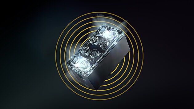 Kosti�ka Lego Smart Brick, kter� obsahuje mal� �ip, jen� je z�kladem cel�ho syst�mu Smart Play.