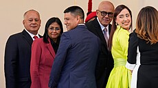 Venezuelský ministr vnitra Diosdado Cabello (vlevo) a viceprezidentka Delcy...