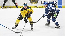 Vlevo litvínovský Ond�ej Ka�e, vpravo Jakub Kone�ný z Kladna.