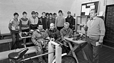 Branné cvi�ení v areálu OV Svazarmu v �eském Krumlov�, na snímku instruktor...