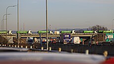 Nové uspo�ádání dopravy za�alo platit v pond�lí ráno na D1 a D2 v Brn�. Kv�li...