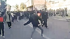 Demonstranti v íránském m�st� Fasá zaúto�ili na vládní budovu. (31. prosince...