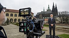 Prezident Petr Pavel p�i natá�ení svého novoro�ního projevu, který televize...