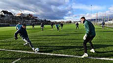 Matyá� Kozák a branká� Matou� Trmal na zahajovacím tréninku Teplic.