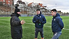 Kou� Zdenko Fr�ala, Denis Halinský a Jakub Emmer na za�átku zimní p�ípravy...