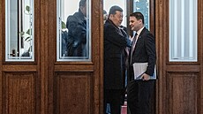 P�edseda Sn�movny Tomio Okamura (SPD) p�ed zasedáním vlády. (5. ledna 2026)