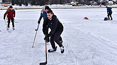 Mrazivé dny vyu�ívají v Moravskoslezském kraji brusla�i. Na snímku jsou...