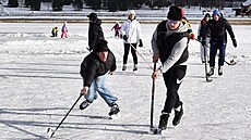 Mrazivé dny vyu�ívají v Moravskoslezském kraji brusla�i. Na snímku jsou...
