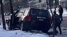 P�íslu�níci americké imigra�ní a celní správy (ICE) zasahují na míst� �inu v...