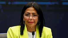 Venezuelská viceprezidentka a ministryn� ropy Delcy  Rodríguezová hovo�í s...