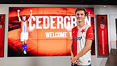 Abel Cedergren poprvé pózuje jako nový hrá� pra�ské Slavie.