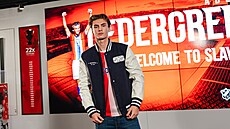 Abel Cedergren poprvé pózuje jako nový hrá� pra�ské Slavie.