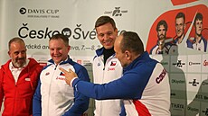 P�edseda �eského tenisového svazu Jakub Kotrba (zleva), hejtman Kraje Vyso�ina...