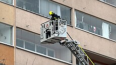 Po�ár v úlo�ném prostoru v panelovém dom� v ulici Jílovská, Praha 4. (6. ledna...