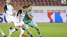 Kevin Behrens z Lugana (vpravo) b�hem zápasu �výcarské ligy proti Curychu.