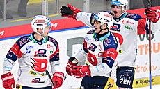 Roman �ervenka (vlevo) se op�t zapsal na listinu st�elc�.