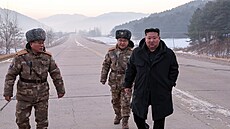 Kim �ong-un dozoruje test hypersonických raket. (4. ledna 2026)