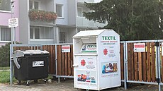 Kontejnery na odpady na jednom z mohelnických sídli�� u� hlídá kamera.