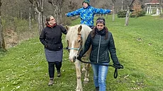 Jakub Gury�a trpící vzácnou nemocí p�i terapii.