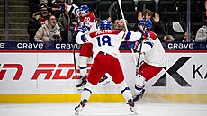 �eský úto�ník Adam Benák (20) oslavuje trefu do sít� Kanady v semifinále...