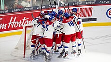 JE TO TAM! �e�tí hokejisté slaví postup do finále na sv�tovém �ampionátu do...