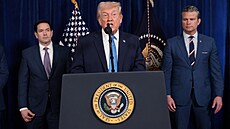 Americký prezident Donald Trump b�hem tiskové konference po americkém úderu na...
