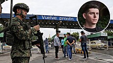 Kolumbijský voják hlídající na hranici mezi Venezuelou a Kolumbií poté, co USA...