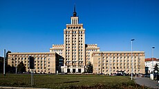 Hotel International. Budova byla postavena v letech 1952 a� 1956 kolektivem...