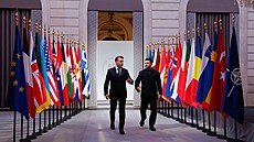 Diplomacie a skute�ná pomoc musí jít ruku v ruce, uvedl Zelenskyj poté, co se...