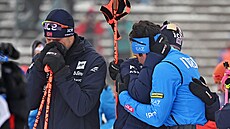 Tommaso Giacomel (vpravo), Johannes Dale-Skjevdal a Vetle Christiansen (vlevo)...