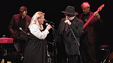 Na�a Válová a Michael Kocáb ve Studiu DVA na koncert� Srdce jako kní�e Rohan...