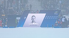 P�ed za�átkem závodu fanou�ci uctili památku zesnulého Siverta Bakkena.