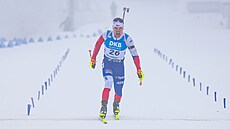 Michal Kr�má� dokon�uje sprint v Oberhofu.