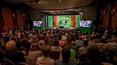 V malém sálu Metropolu se loni konala p�edvolební show Petra Fialy a Ivy...