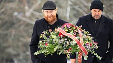 Na poh�eb herce Pavla Ne�ase v Brn� dorazil také hokejista Jakub Vorá�ek. (9....