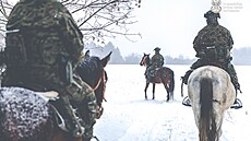 Jednotka 19. Nadbu�anské brigády územní obrany se specializuje na jízdní...
