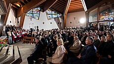 Vzpomínková m�e na po�est ob�tí po smrtelném po�áru a výbuchu b�hem...