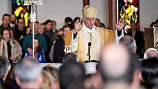 Vzpomínkové m�e na po�est ob�tí po smrtelném po�áru a výbuchu b�hem...