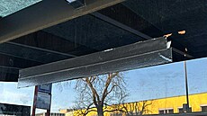 Aktuální stav p�elepení názvu p�íst�e�ku na zastávce Hadovitá. (5. ledna 2026)