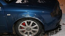 Zdrogovaný mu� si �vyp�j�il� nastartované auto z benzinky. Po cest� do Pardubic...