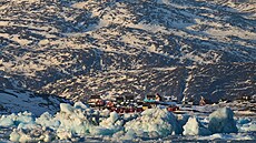 Kusy ledu se pohybují po mo�i u ostrova Qoornoq, nedaleko m�sta Nuuk v Grónsku....