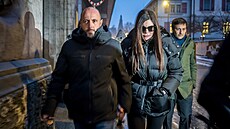 Man�elé Jacques a Jessica Morettiovi � majitelé vyho�elého baru ve �výcarské...