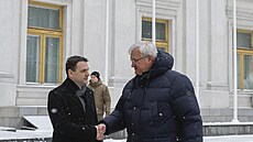 Ministr zahrani�í Petr Macinka (Motoristé) se svým ukrajinským prot�j�kem...