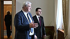 Ministr zahrani�í Petr Macinka (Motoristé) se svým ukrajinským prot�j�kem...