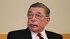 Ji�í �ustá�ek byl uznávaným odborníkem a chirurgem. B�hem své kariéry proslul...