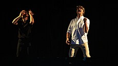 Ve studentském muzikálu JAK si zpívá Dan Bárta.