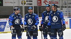 Plze�ský Matyá� Filip (druhý zleva) nasázel Litvínovu hattrick.