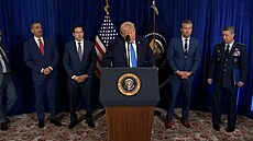Zatkli jsme Madura s man�elkou v lo�nici potm�, �ekl Trump.